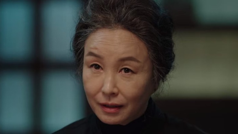 Oh Hye-seok (Kim Mi-sook) stares suspiciously in Little Women