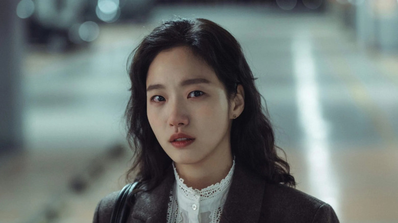 Oh In-joo (Kim Go-eun) stands in a parking garage with tears in her eyes in Little Women