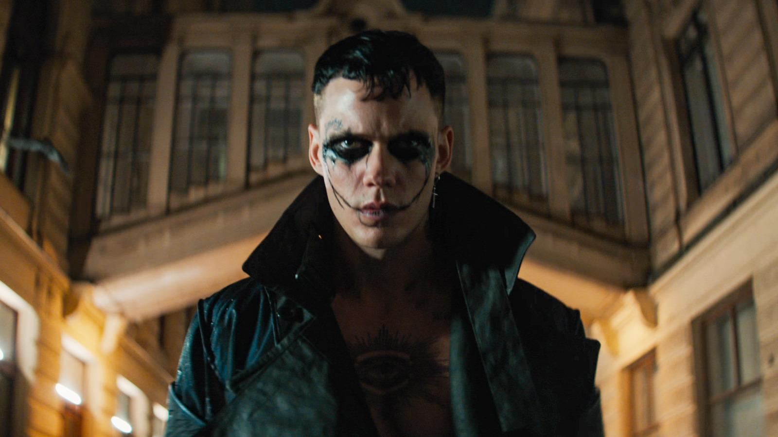 The Crow 1994's Director Alex Proyas Is Not Holding Back On Bill Skarsgard ...