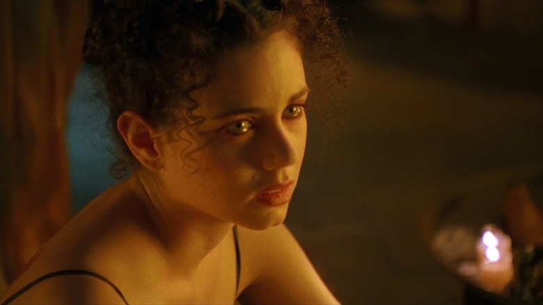 Sarah crying in yellow light in The Crow: City of Angels