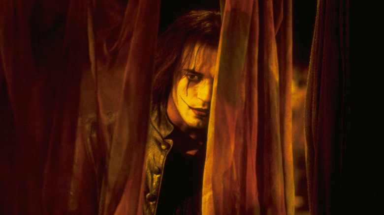 Ashe Corven peeking through some curtains in The Crow: City of Angels