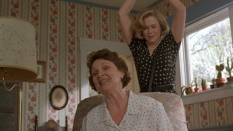 Kathleen Turner attempts murder in Serial Mom