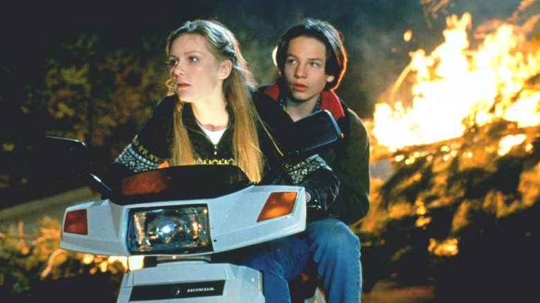 Kirsten Dunst and Gregory Smith in Small Soldiers