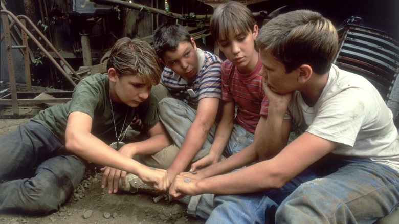 Wil Wheaton, River Phoenix, Jerry O'Connell and Corey Feldman in Stand By Me