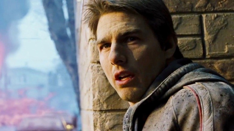 Tom Cruise covered in ash in Spielberg's War of the Worlds