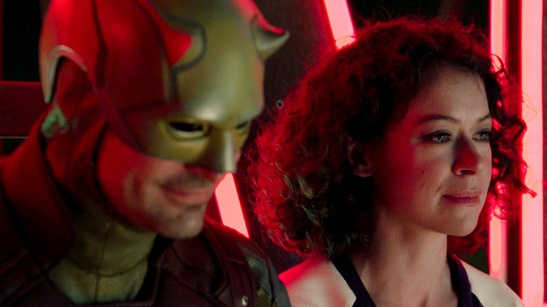Tatiana Maslany and Charlie Cox in She-Hulk: Attorney At Law