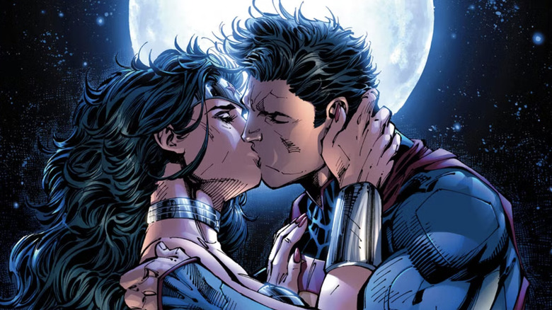 Superman and Wonder Woman kissing in DC Comics