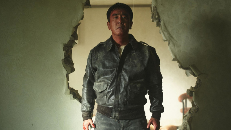 Jang Ju-won (Ryu Seung-ryong) bursts through a wall in Moving