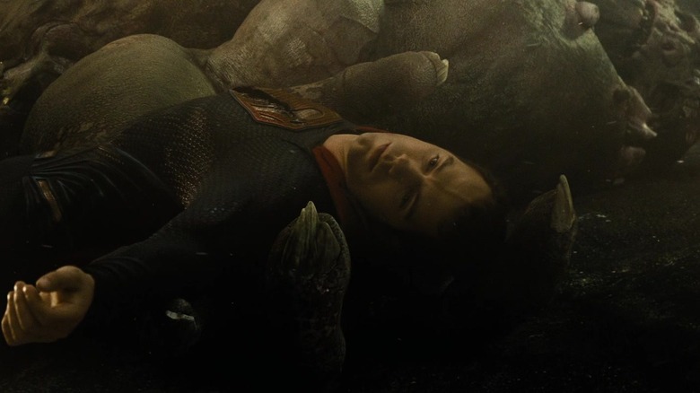 Superman lying dead next to Doomsday in Batman V Superman: Dawn of Justice