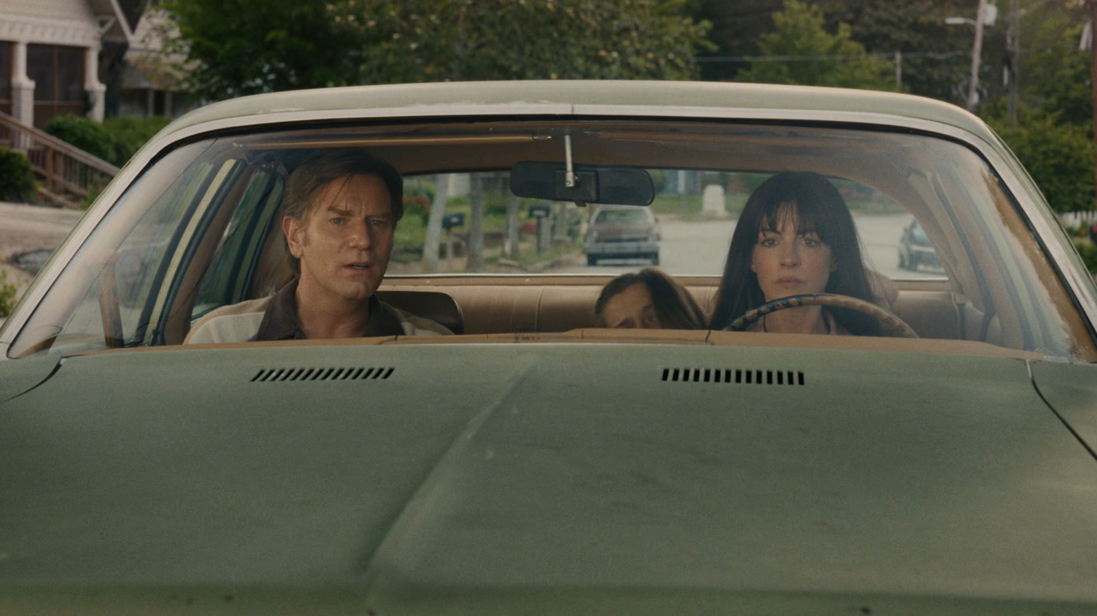 The End Of Oak Street Trailer Looks Like A Cloverfield Movie With Dinosaurs