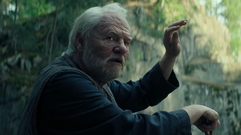 Hari Seldon looking old and tired in Foundation season 3