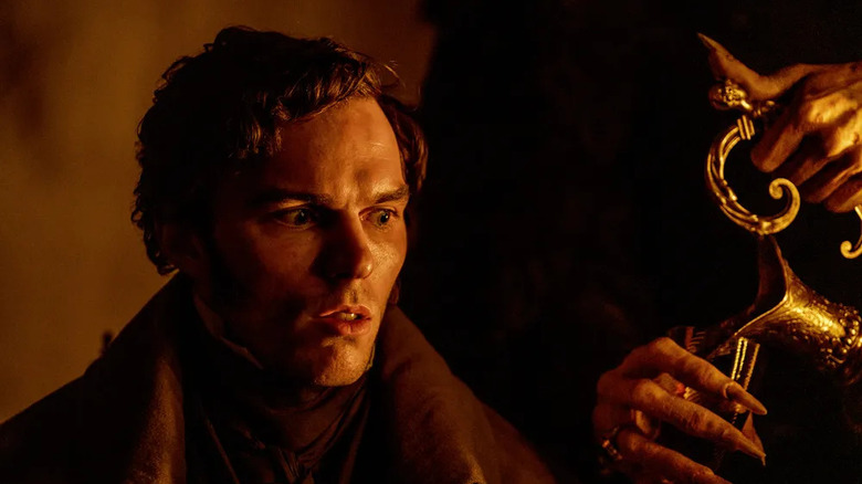 Thomas parece extremamente assustado em Nosferatu