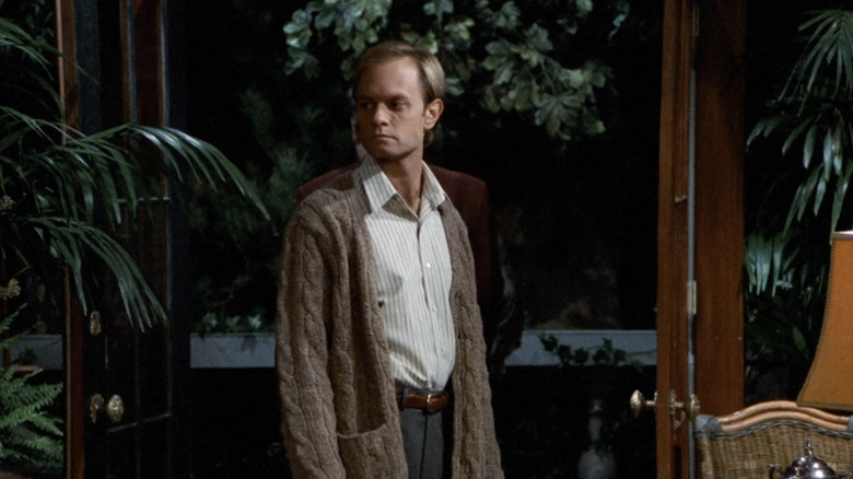 David Hyde Pierce's Niles stands looking at his apartment for the last time in Frasier