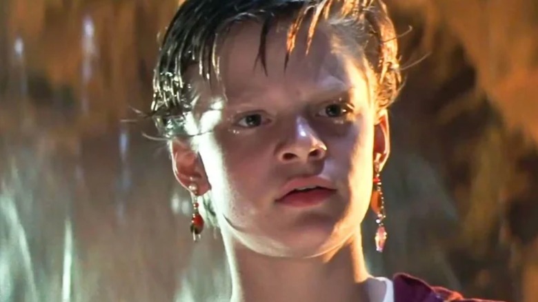 Stef ficou sob uma cachoeira nos Goonies