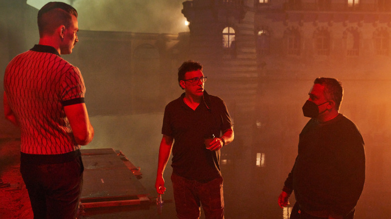 Chris Evans and the Russo Brothers filming The Gray Man