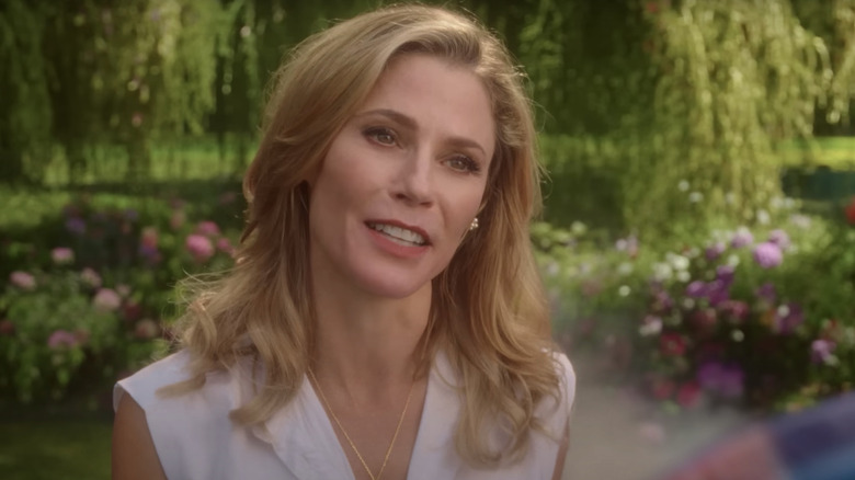 Virginia (Julie Bowen) speaking to Happy (off-screen), seemingly in his happy place, in Happy Gilmore 2