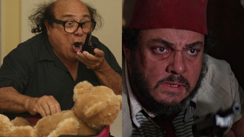 Frank Reynolds (Danny Devigo) em Wallie Tallie em "Sempre subindo na Filadélfia" com Sallah (John Rhys-Davies) para "A arca invadida da arca perdida"