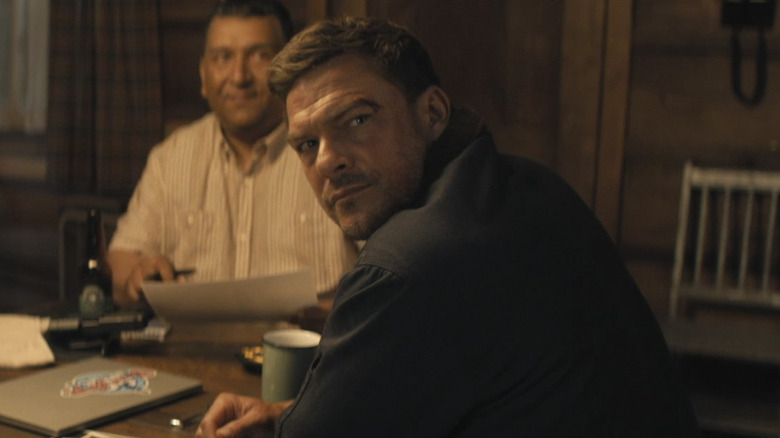 Reacher looking over his shoulder