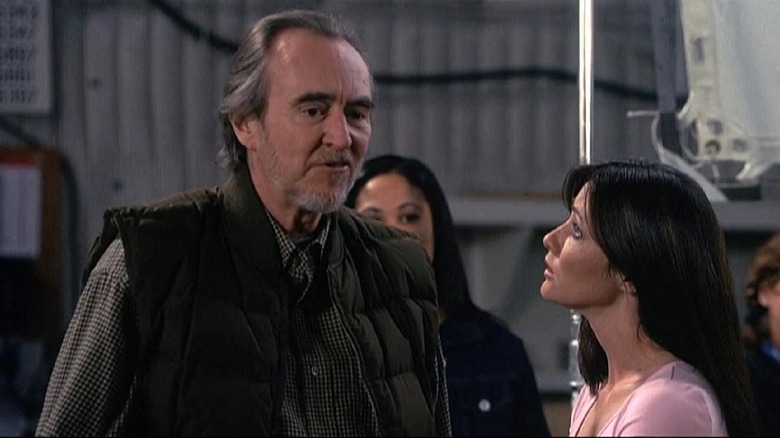Wes Craven dirige al frustrado Shannen Doherty en el falso Scream 4 dentro de Jay y Silent Bob Strike Back
