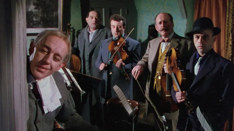Alec Guinness, Herbert Lom, Peter Sellers, Cecil Parker, and Danny Green in The Ladykillers (1955)