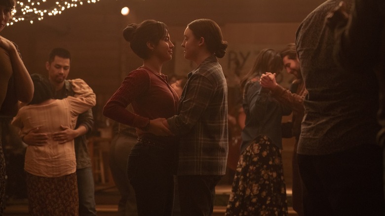 Ellie and Dina dancing in The Last of Us