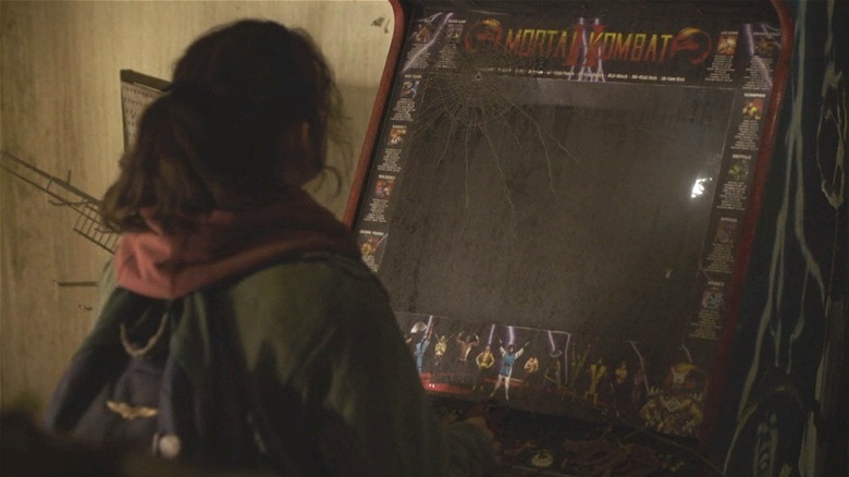 Ellie with the Mortal Kombat arcade game in The Last of Us
