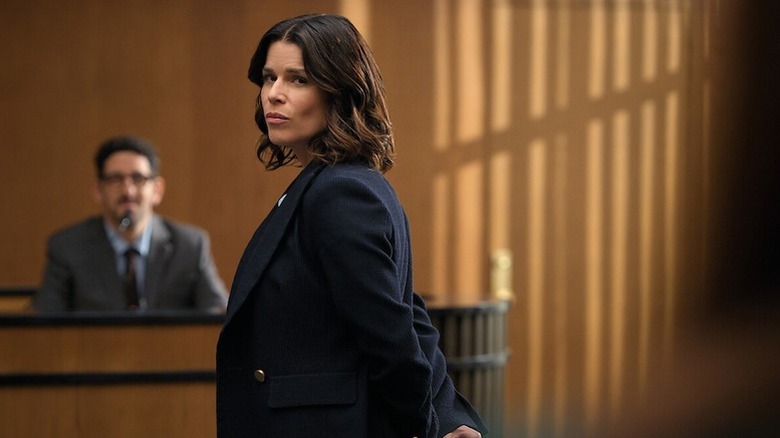 Maggie McPherson interrogating a witness in a trial in The Lincoln Lawyer