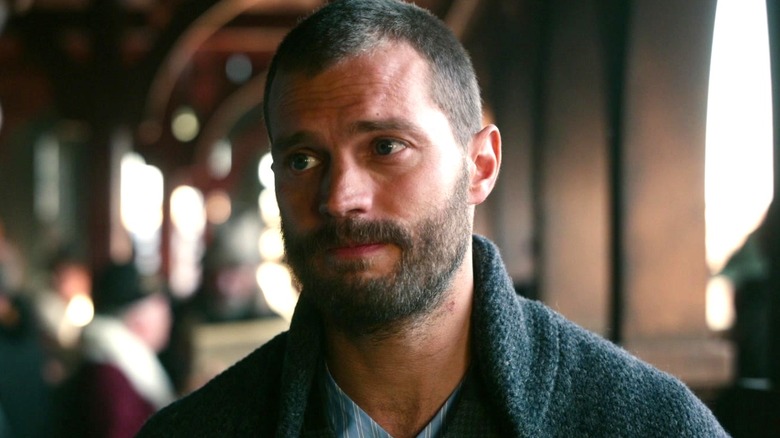 Jamie Dornan as Will talking with Robin in Robin Hood (2018)