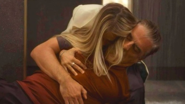 Sarah Jessica Parker holding Chris Noth