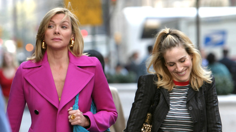 Kim Cattrall and Sarah Jessica Parker walking