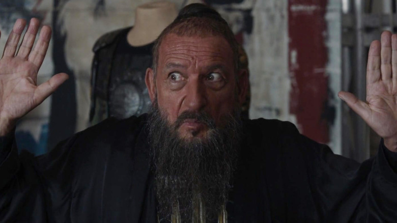 Mandarin holding his hands up in 