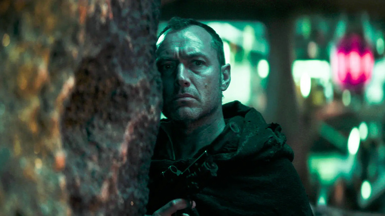 Jude Law's Jod Na Nawood looking cautious on Star Wars: Skeleton Crew