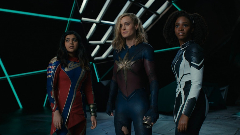Sra. Marvel, Capitão Marvel e Monica Rambeau, um ao lado do outro nas maravilhosas