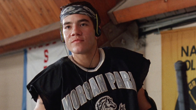 Dean (Aaron Lohr) wearing headphones in D2: The Mighty Ducks