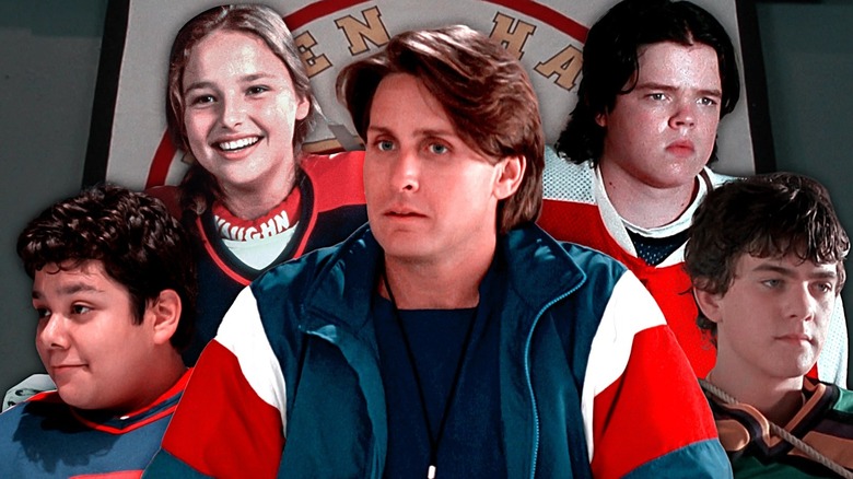 Emilio Estevez in D2 in the middle, and around him in their Ducks hockey uniforms, Joshua Jackson in D3, Shaun Weiss in D2, Elden Henson in D3, and Colombe Jacobsen-Derstine in D2.