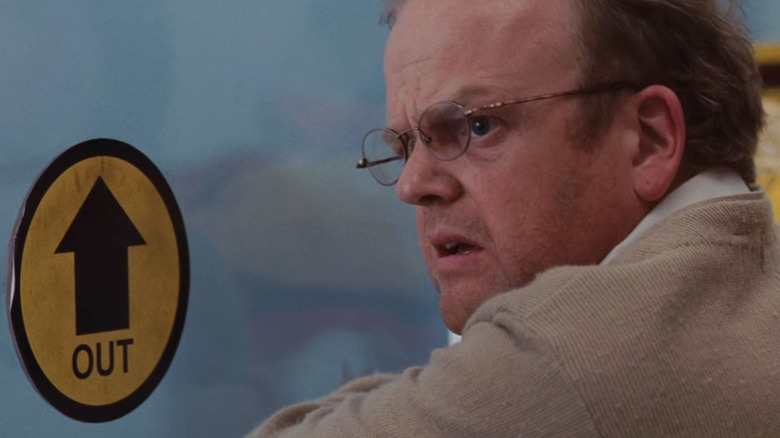 Toby Jones as Ollie Weeks in The Mist
