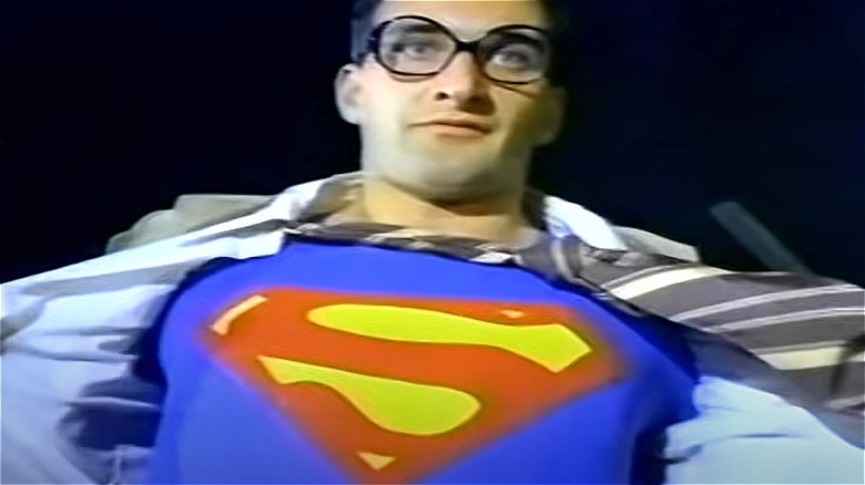 Süpermen ripping shirt open