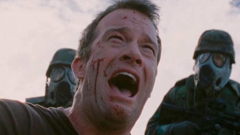 Thomas Jane yelling with soldiers behind him