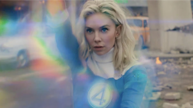 Sue Storm creando un campo de fuerza en Fantastic Four: Primeros pasos