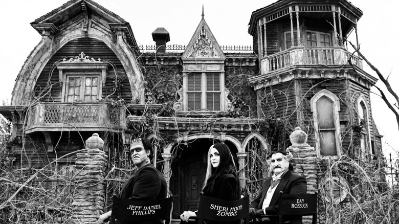 Jeff Daniel Phillips, Sheri Moon Zombie, and Dan Roebuck in The Munsters