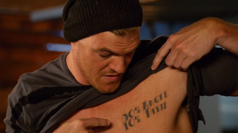 Alan Ritchson showing off his tattoo as Matt in New Girl