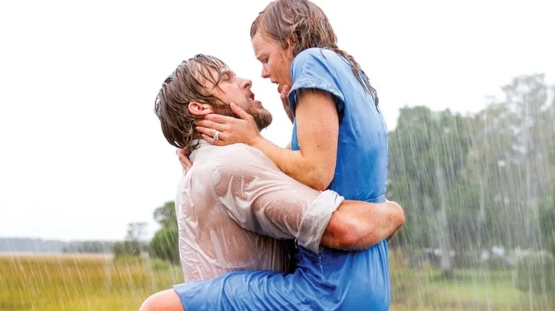 Rachel McAdams and Ryan Gosling as Allie Hamilton and Noah Calhoun holding each other in The Notebook