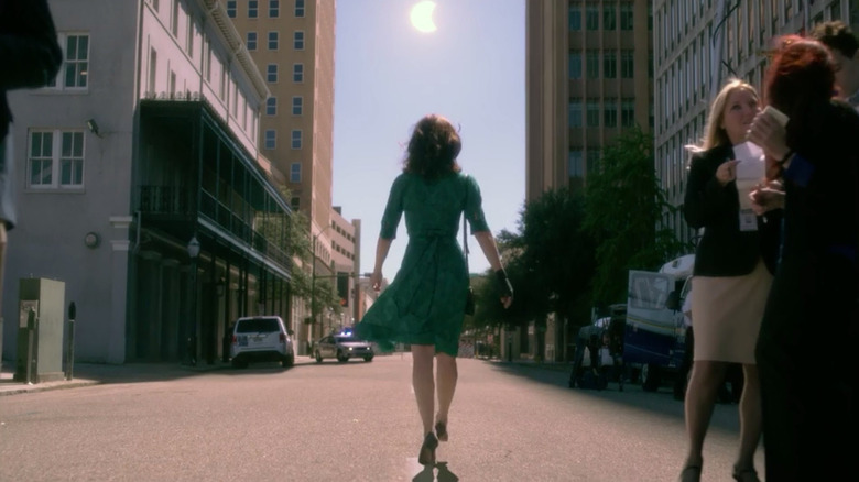 Carla Gugino walks into the sunset in Gerald's Game (2017)