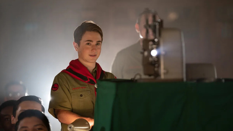 Sammy Fableman assiste seu filme foi causado por sua equipe enquanto usava seu pequeno uniforme para ser agressivo