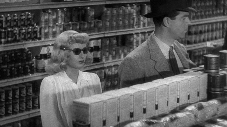 Barbara Stanwyck and Fred MacMurray shop in grocery store in Double Indemnity