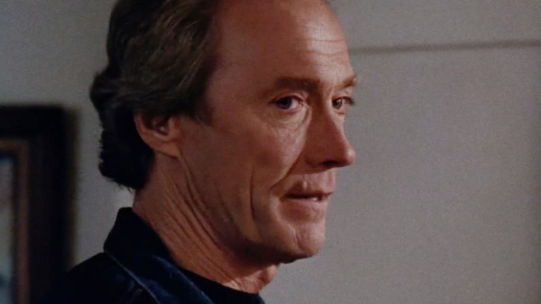 Clint Eastwood as Tommy Nowak looking bemused in Pink Cadillac