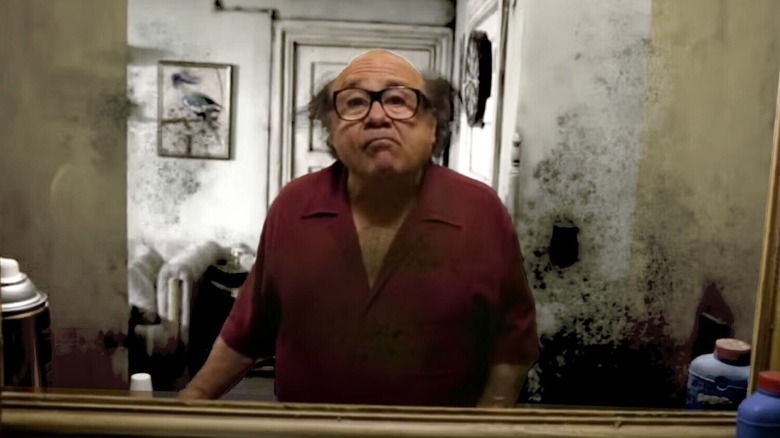 Frank Reynolds is looking at the mirror that she is always sunken in Philadelphia