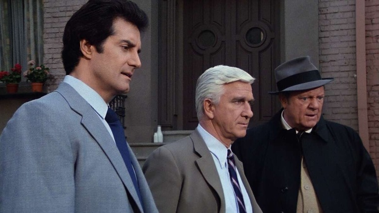 Norberg talking with Lietenant Drebin and Captain Hocken in Police Squad!