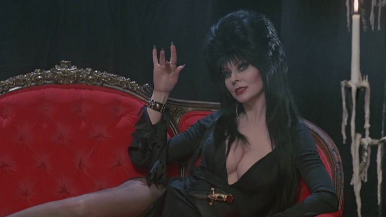 Elvira/Cassandra Peterson in Elvira: Mistress of the Dark