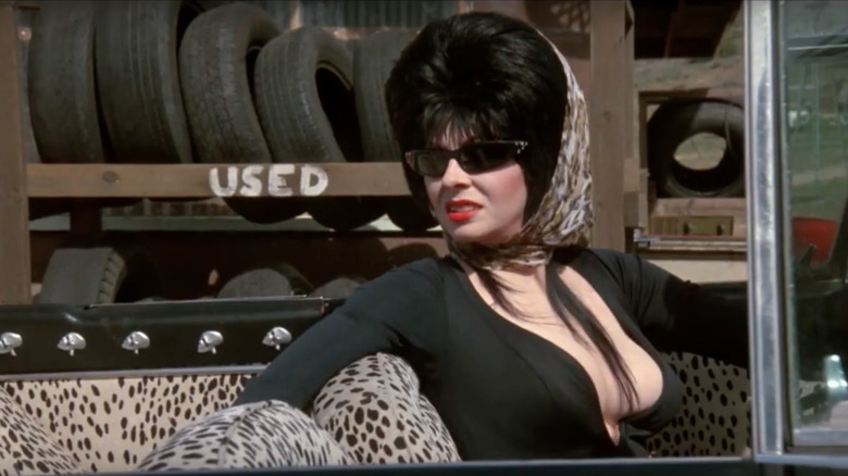 Elvira/Cassandra Peterson in Elvira: Mistress of the Dark